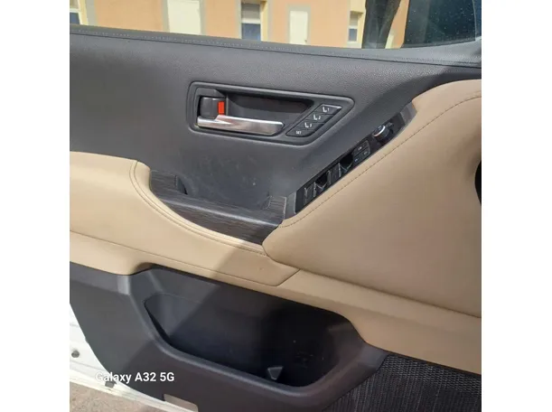 Car image 34