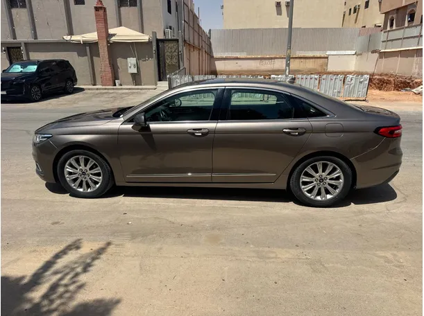 Car image 8