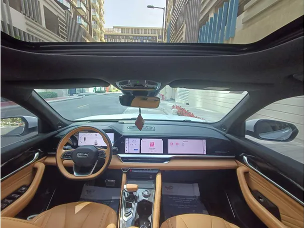 Car image 14