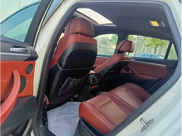 Car image 27