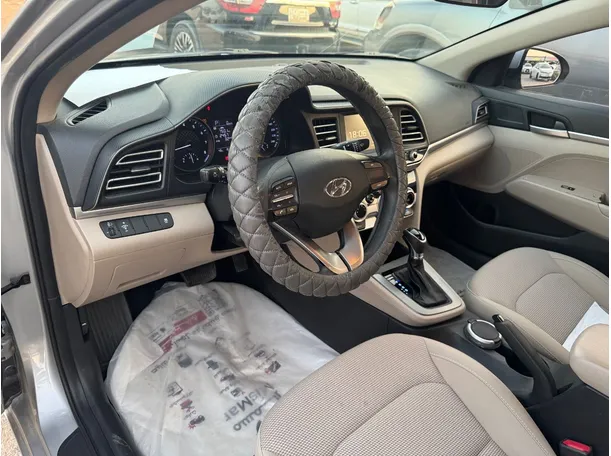 Car image 10