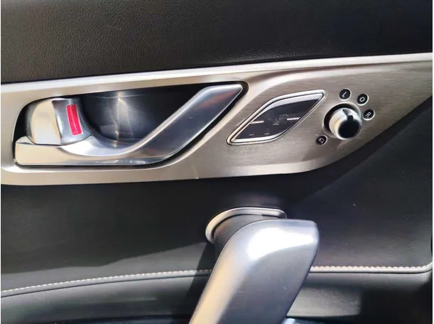 Car image 30