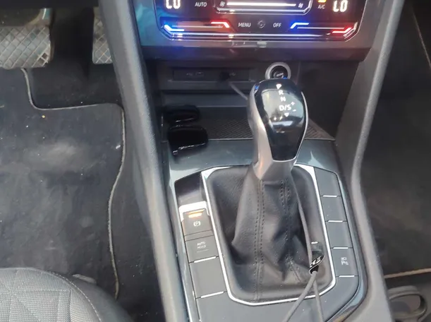 Car image 18