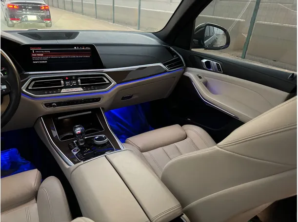Car image 17