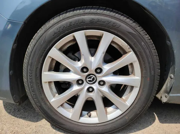 Car image 10