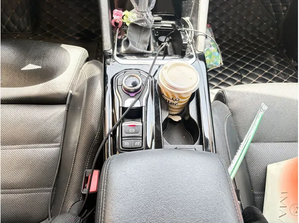 Car image 19