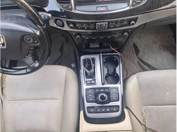 Car image 15