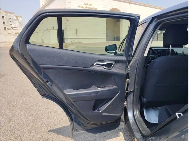 Car image 13