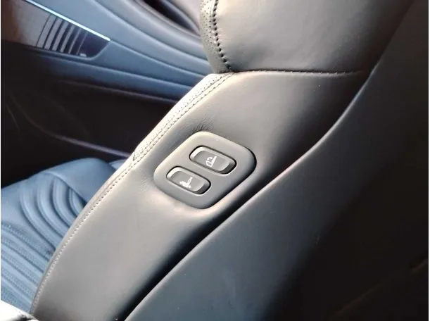 Car image 29