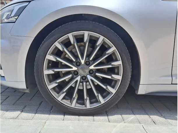 Car image 9