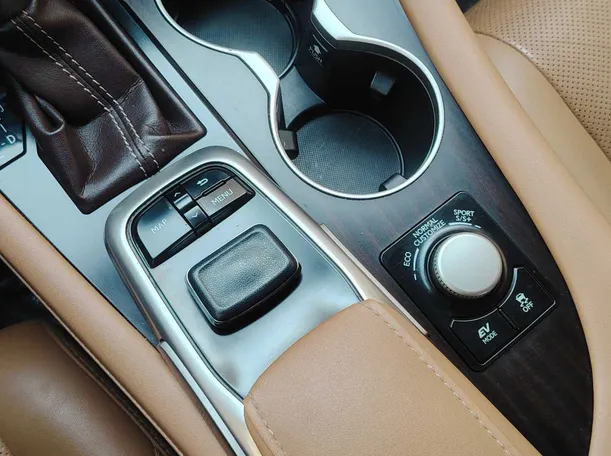 Car image 23