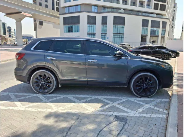 Car image 4