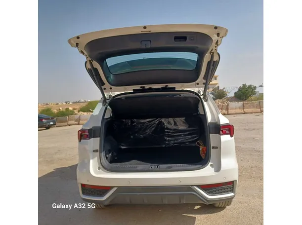 Car image 25