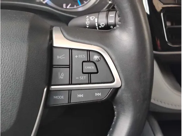 Car image 25
