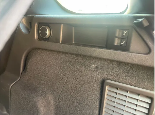 Car image 25