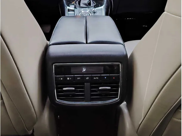 Car image 33