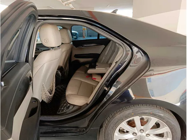 Car image 18
