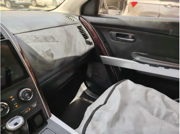 Car image 26