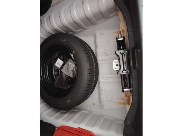 Car image 27