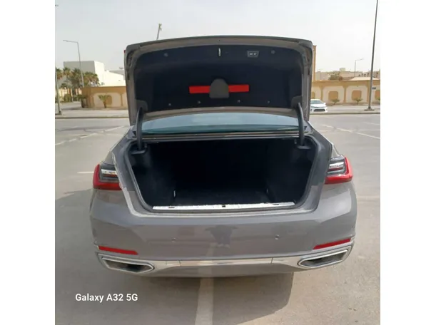 Car image 26