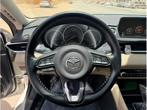Car image 19