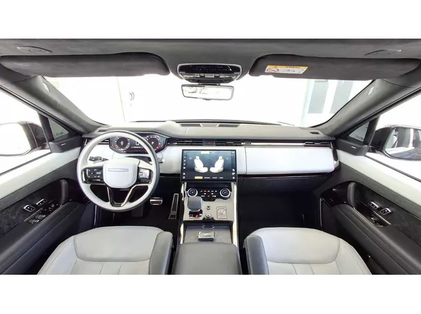 Car image 18