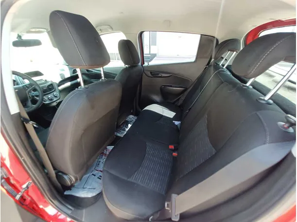 Car image 12