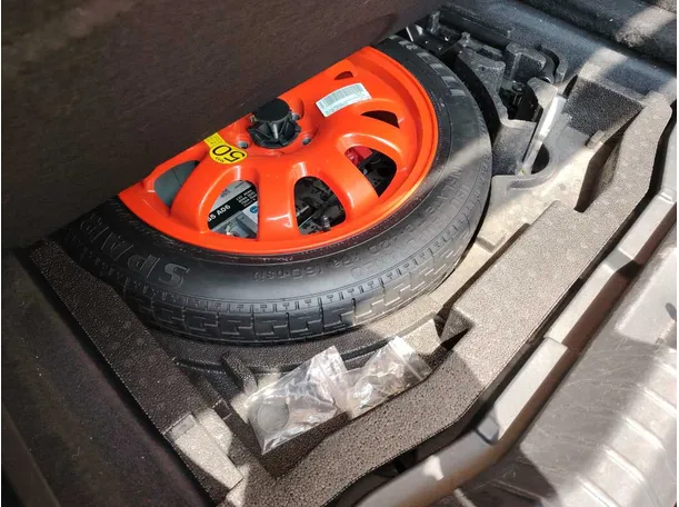 Car image 29