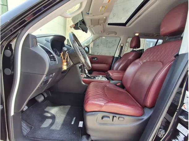 Car image 12