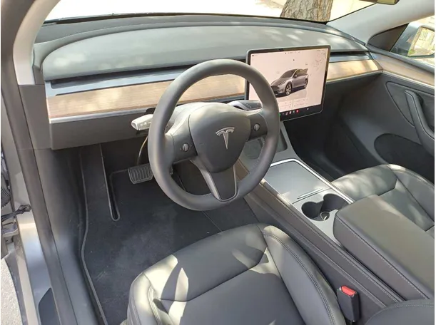 Car image 11