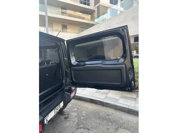 Car image 16