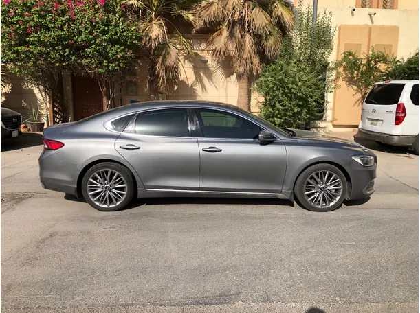 Car image 4