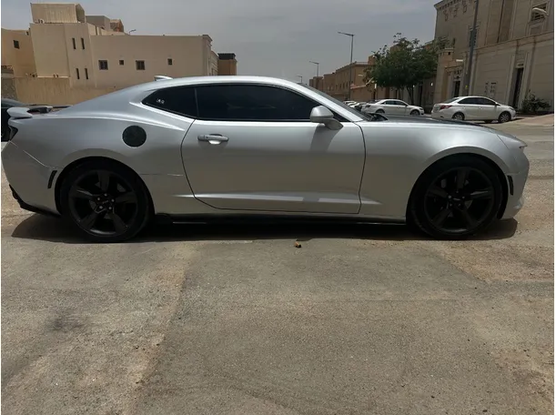 Car image 4