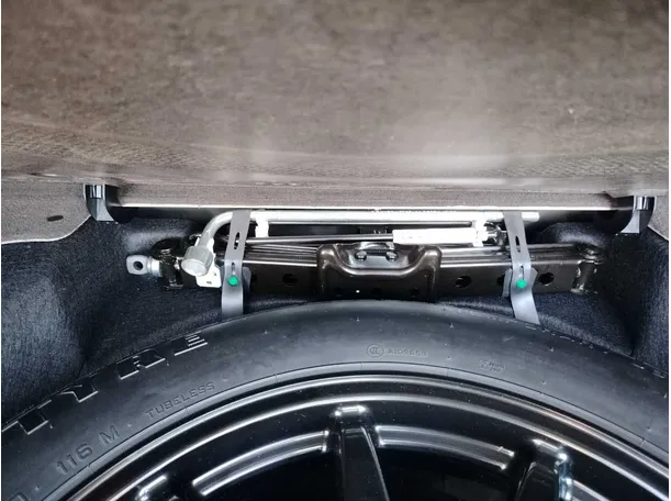Car image 33