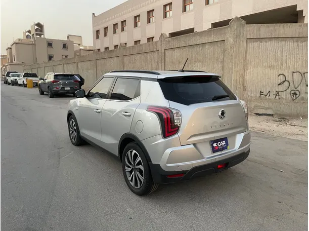Car image 7