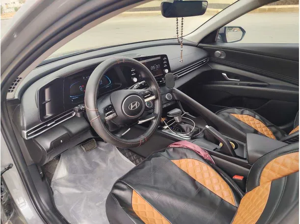 Car image 12