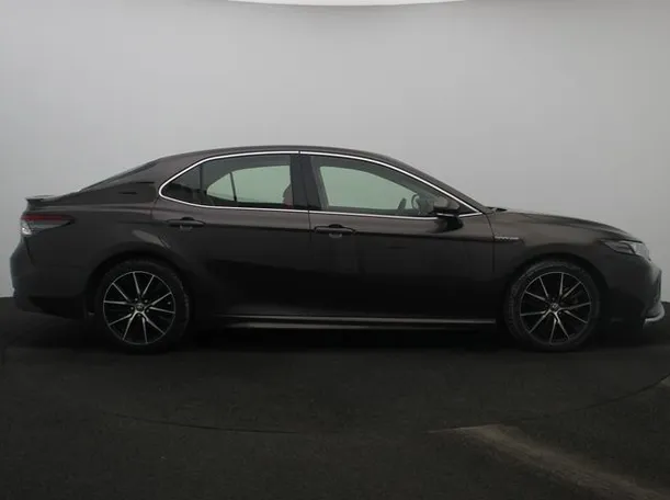 Car image 13