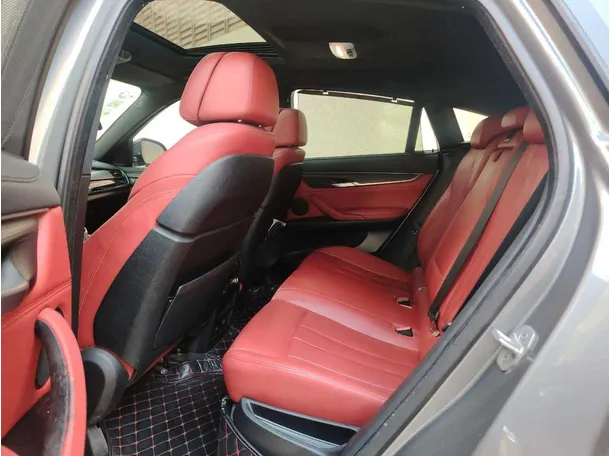 Car image 17