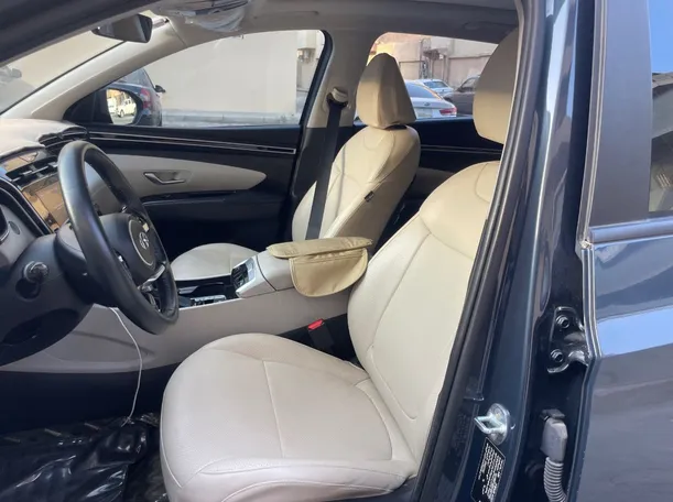 Car image 13
