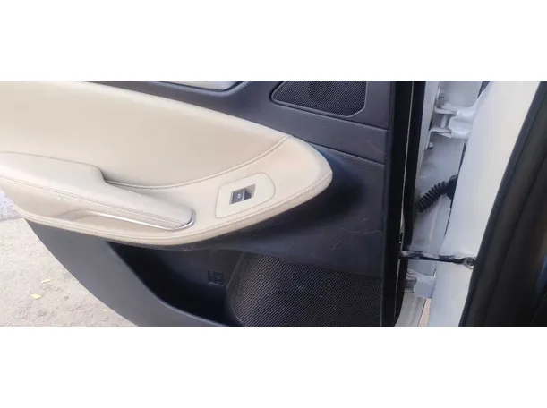 Car image 27