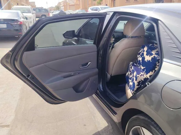 Car image 14