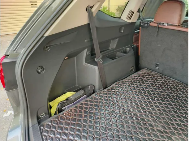 Car image 30