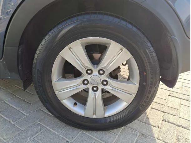 Car image 9