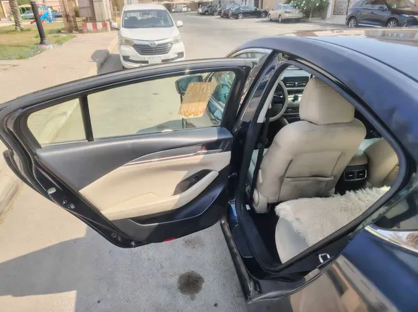 Car image 17