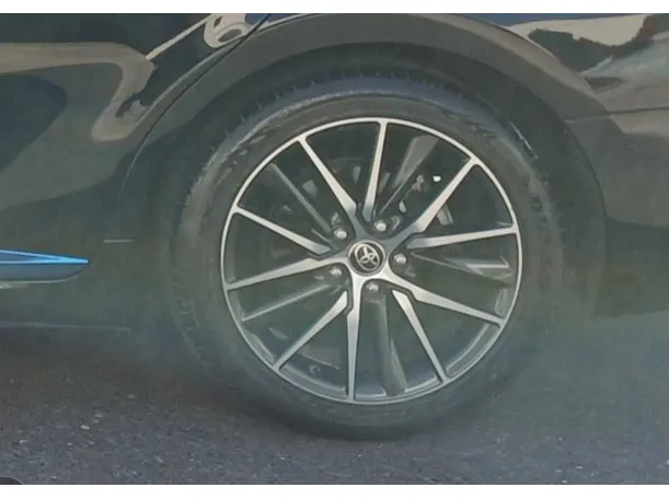 Car image 9