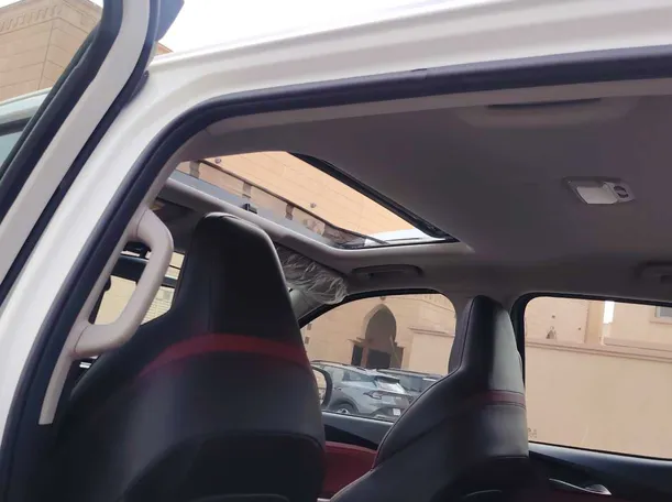 Car image 19