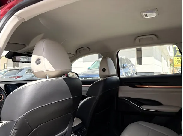 Car image 17
