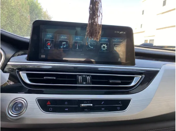 Car image 18