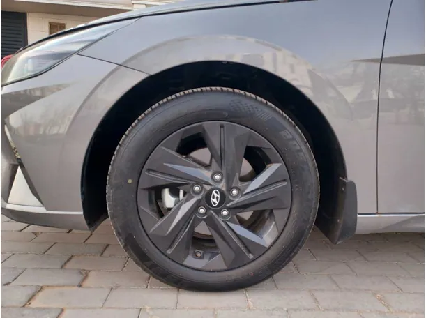 Car image 10