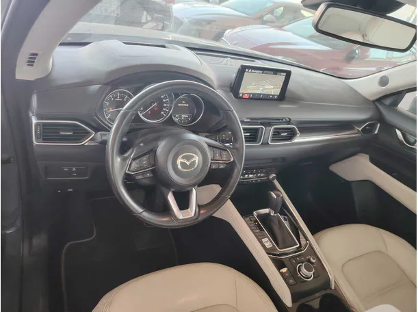 Car image 16